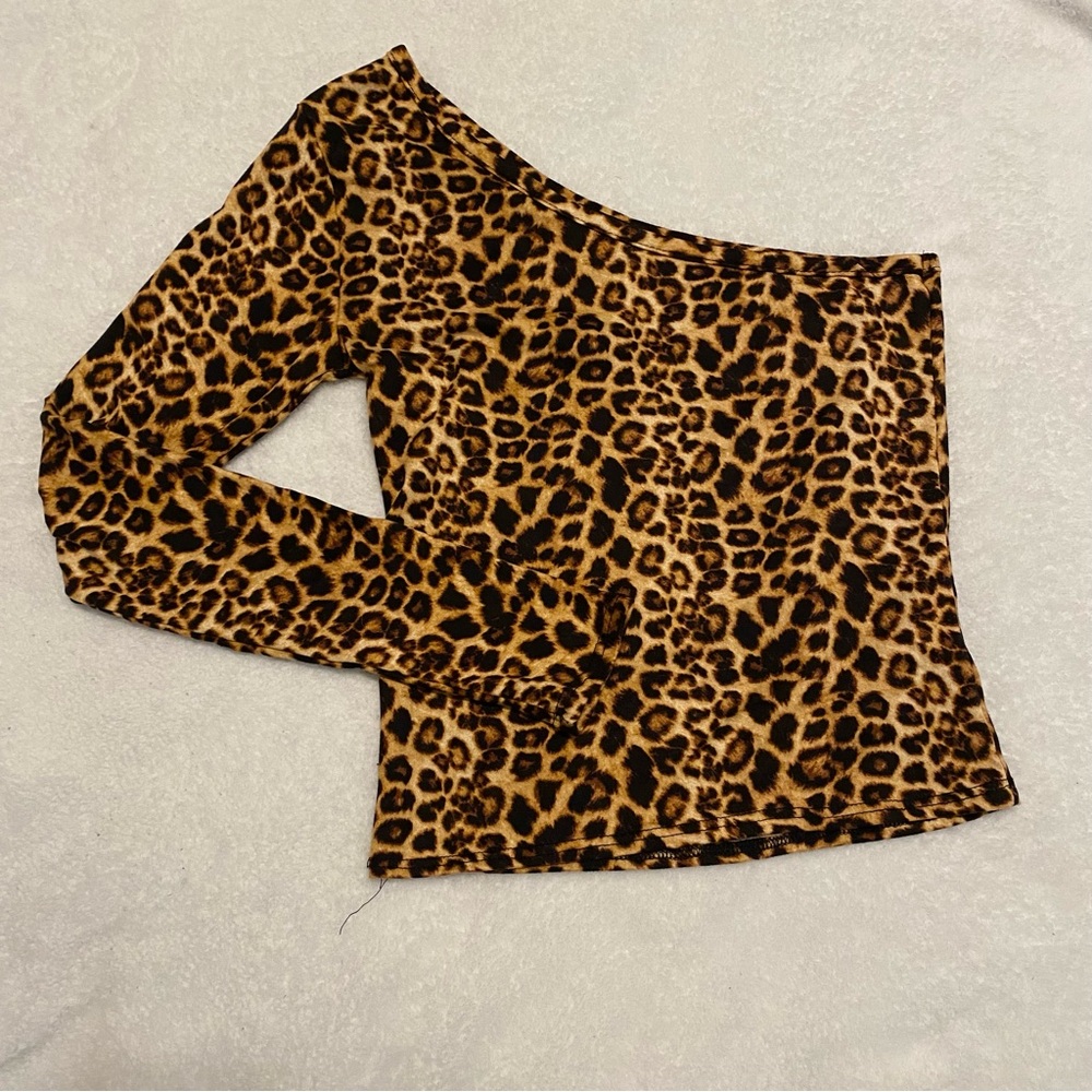 Brit & Bri Leopard Print One-Shoulder Long Sleeve Top – XS - Item 0042
